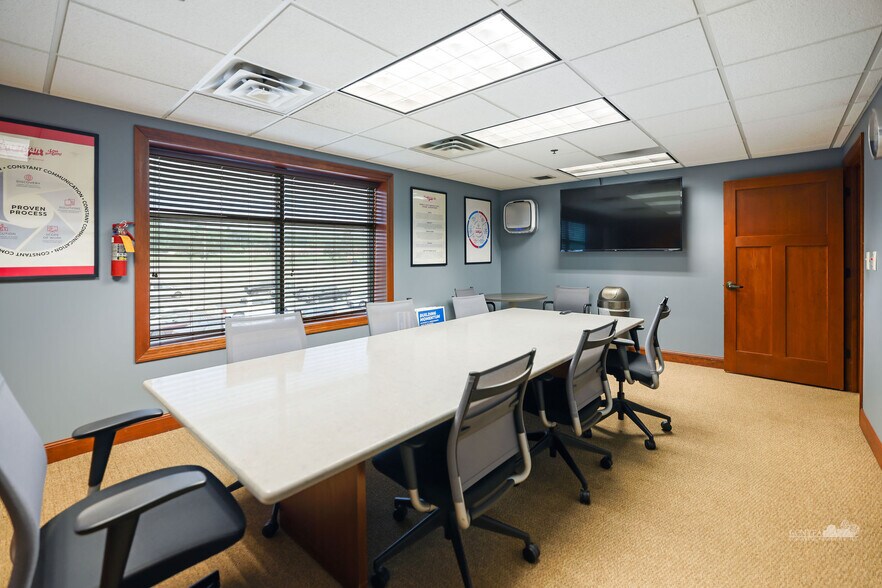 More Photos Of 2200 W Highway 13 W, Burnsville Warehouse For Lease