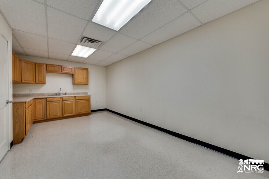 More Photos Of 1591 S US Highway 385, Andrews Warehouse For Lease