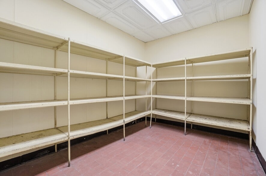 More Photos Of 1610 Germantown Rd, Middletown Restaurant For Sale