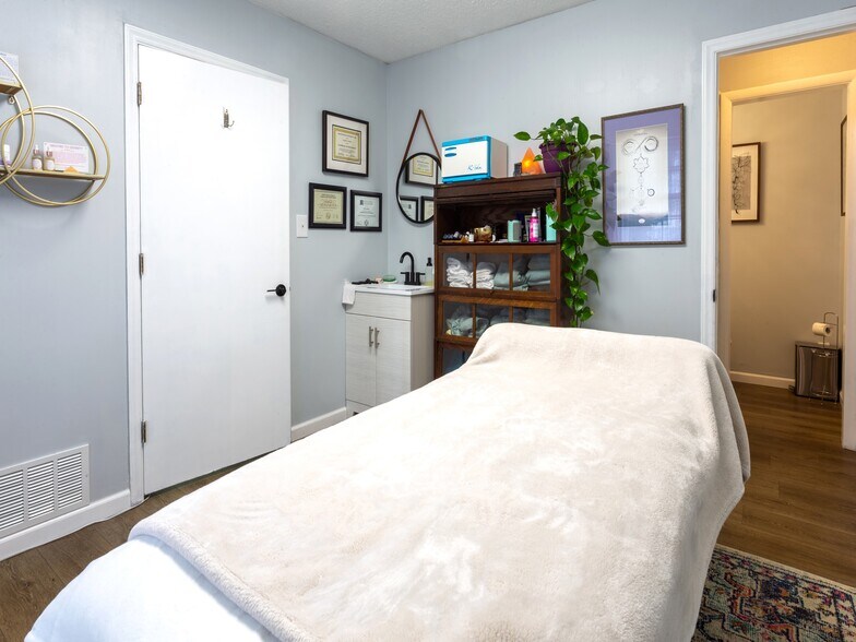 More Photos Of 5 Doctors Park, Asheville Medical For Lease