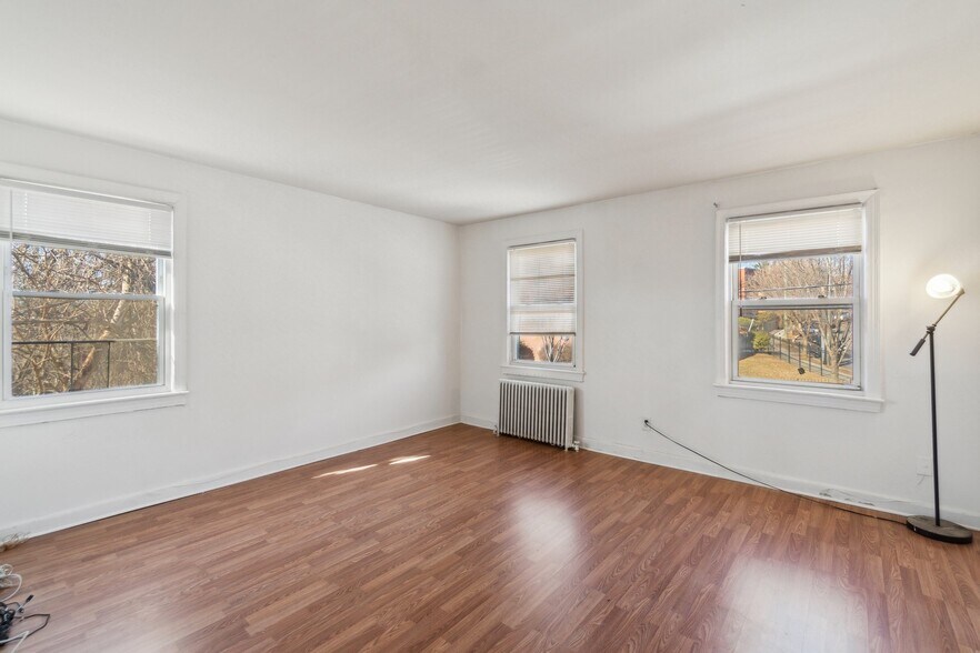More Photos Of 3162 Buena Vista Ter SE, Washington Apartments For Sale