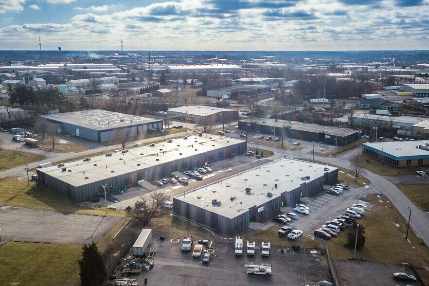 More Photos Of 1821-1835 Cargo Ct, Louisville Flex For Lease