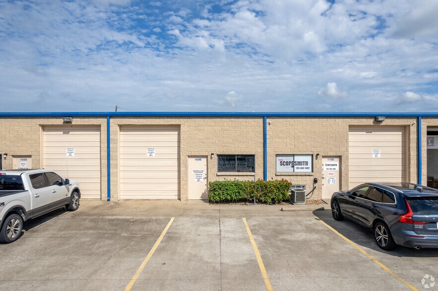 More Photos Of 15255 Gulf Fwy, Houston Unknown For Lease