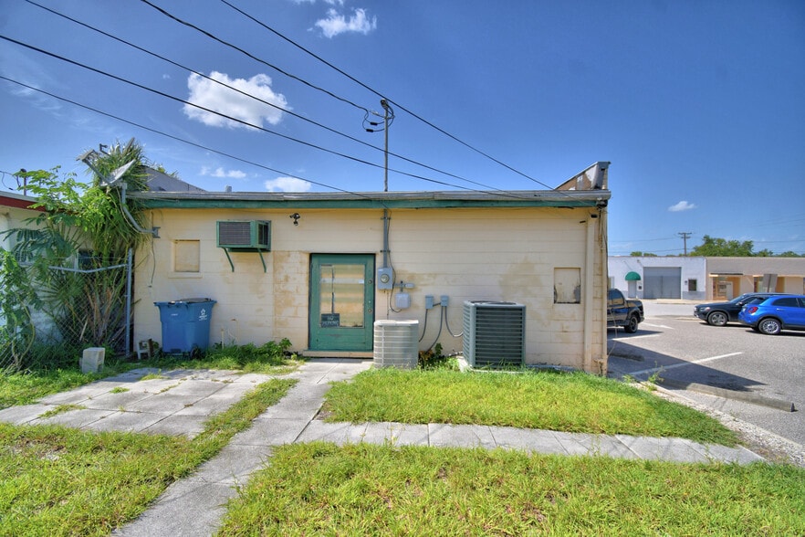 More Photos Of 128 E Orange Ave, Lake Wales General Retail For Sale