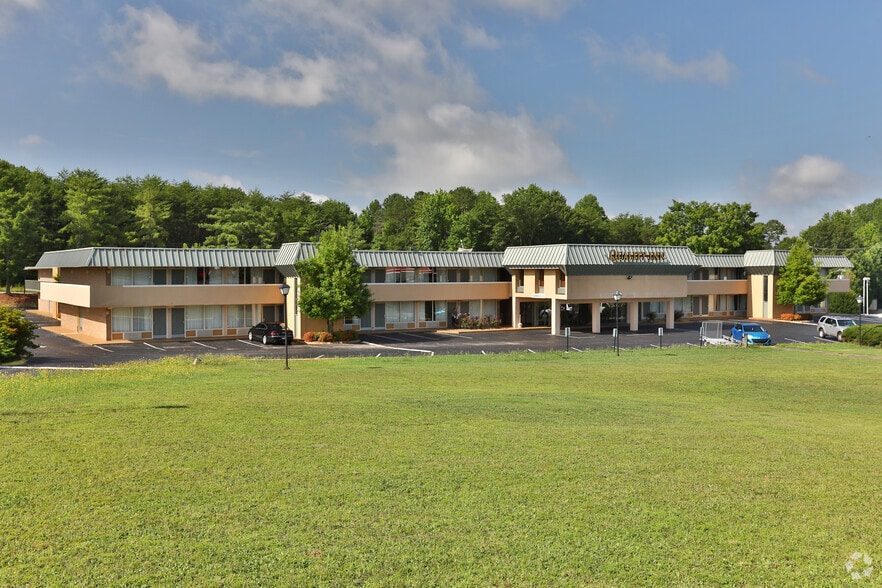 More Photos Of 5539 Calhoun Memorial Hwy, Easley Hotel For Sale