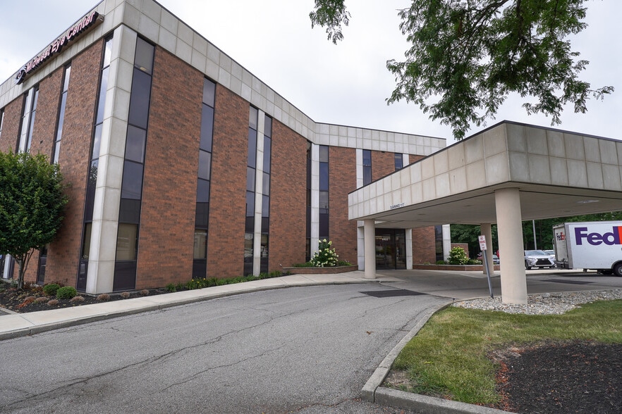 More Photos Of 4452 Eastgate Blvd, Cincinnati Office For Sale