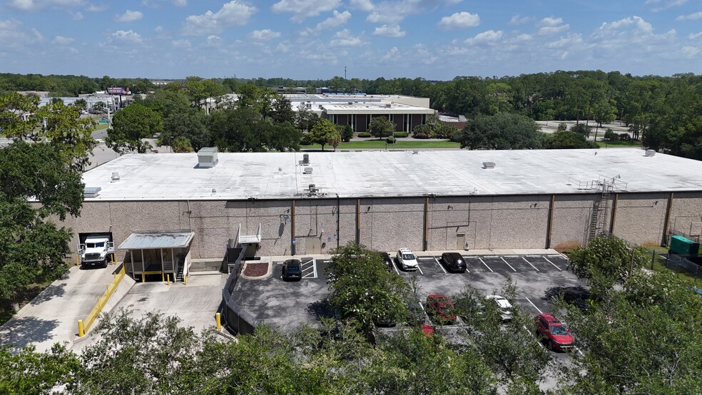 More Photos Of 8230 Baycenter Rd, Jacksonville Warehouse For Lease