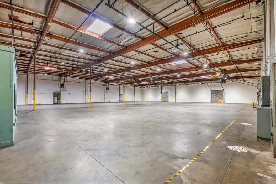 More Photos Of 18737 S Reyes Ave, East Rancho Dominguez Distribution For Sale