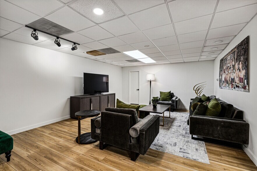 More Photos Of 5703-5705 Edgemoor Dr, Houston Warehouse For Sale
