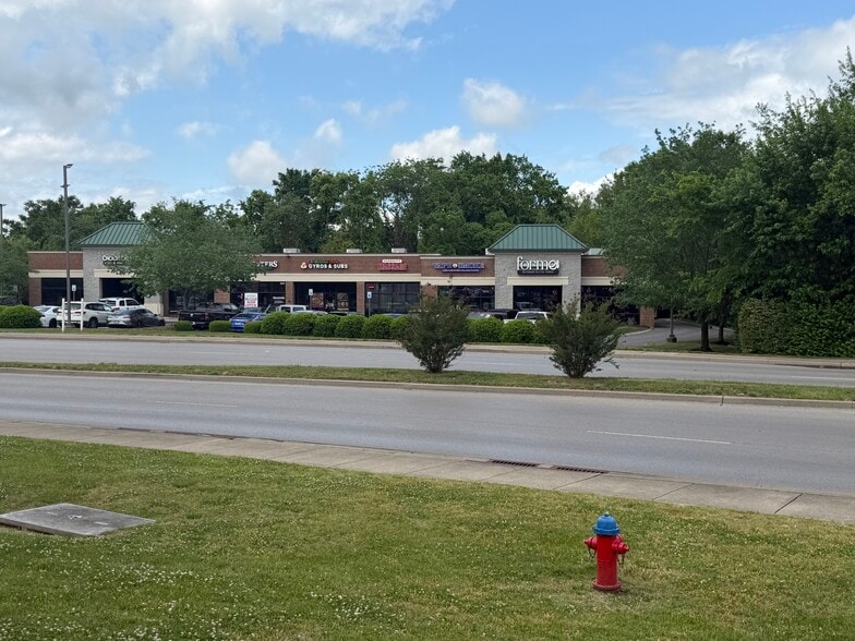 More Photos Of 1800 Carothers Pky, Brentwood Storefront For Lease