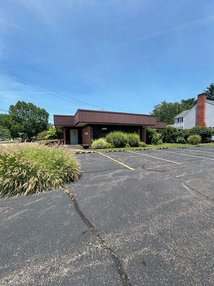 More Photos Of 1320 Granville Rd, Newark Medical For Sale