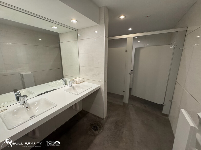 More Photos Of 550 Pharr Rd NE, Atlanta Office For Sale