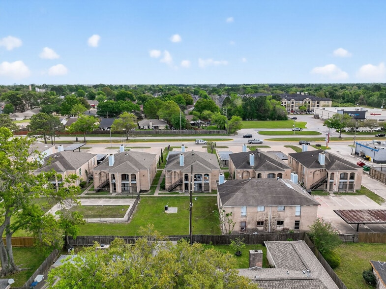 More Photos Of 9021 Antoine Dr, Houston Apartments For Sale