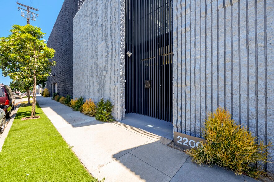 More Photos Of 2200 Michigan Ave, Santa Monica Loft Creative Space For Lease