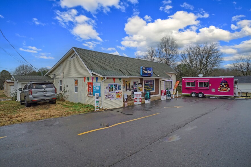 More Photos Of 10 Camp St, Dover Storefront For Sale