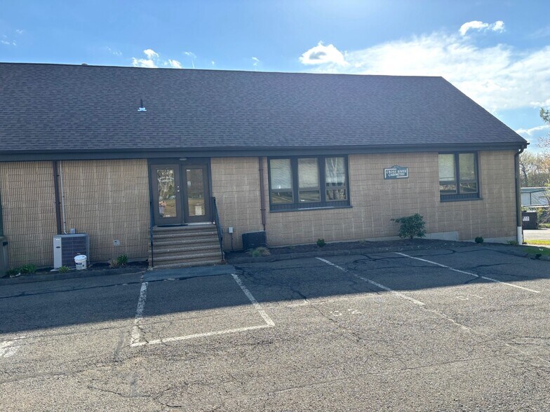More Photos Of 91 Willenbrock Rd, Oxford Flex For Sale