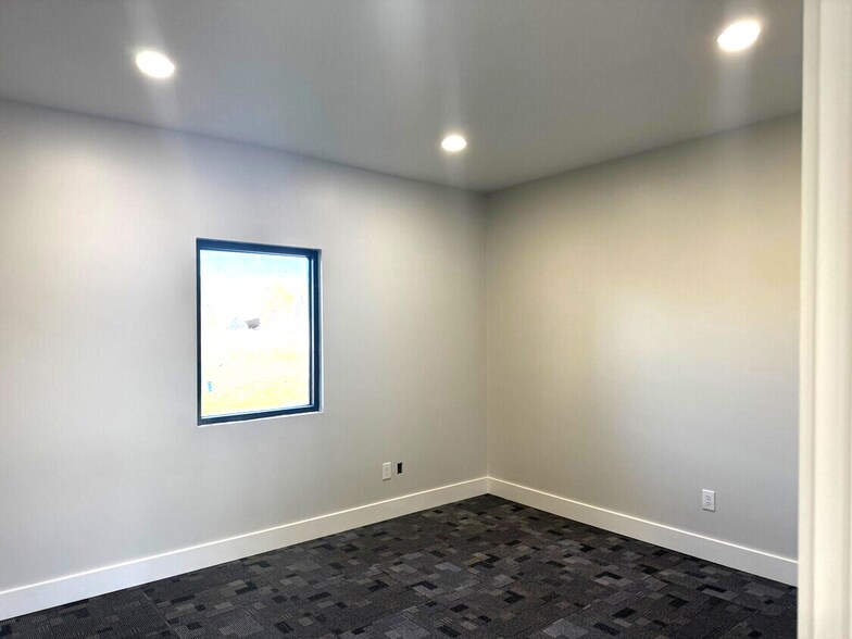 More Photos Of 2533 Roy Rd, Pearland Office For Lease