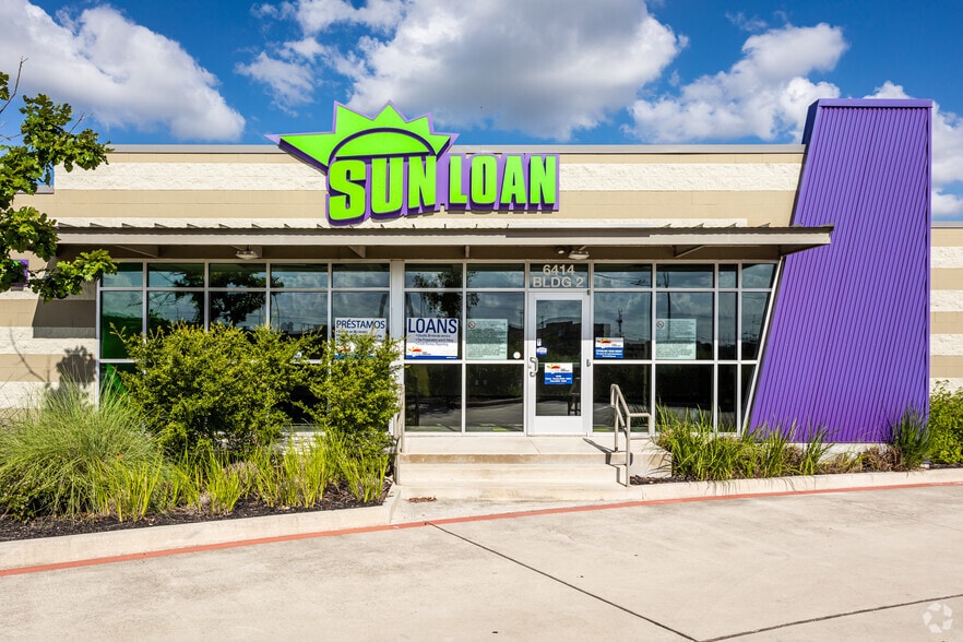 More Photos Of 6414 W Loop 1604 N, San Antonio Self Storage For Lease