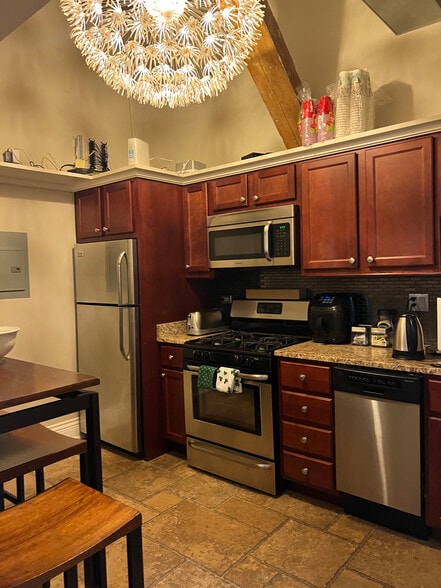 More Photos Of 1332 N Halsted St, Chicago Loft Creative Space For Lease