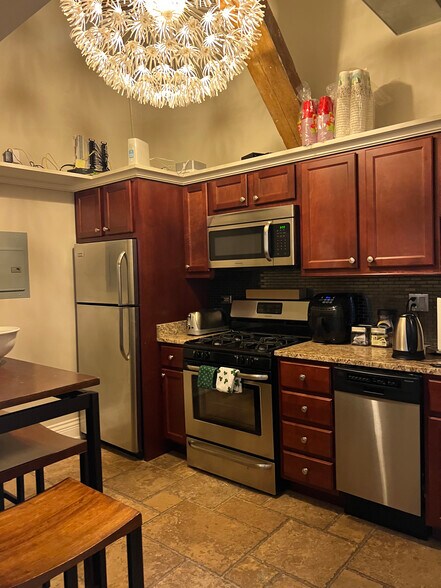More Photos Of 1332 N Halsted St, Chicago Loft Creative Space For Lease
