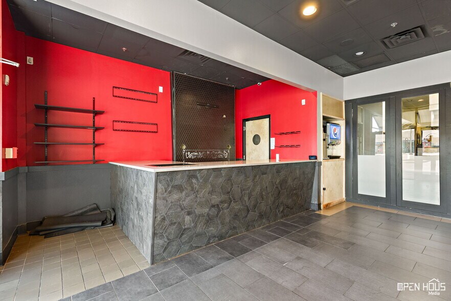 More Photos Of 3001-3007 Garnett Ave, Wichita Falls General Retail For Lease