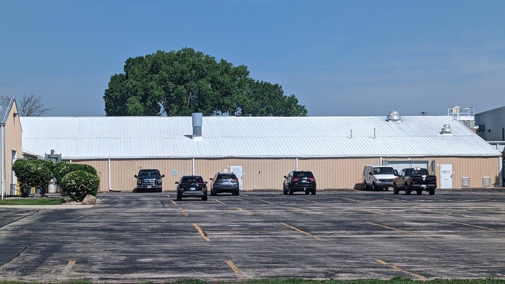 Primary Photo Of 525 W Rolling Meadows Dr, Fond Du Lac Warehouse For Lease