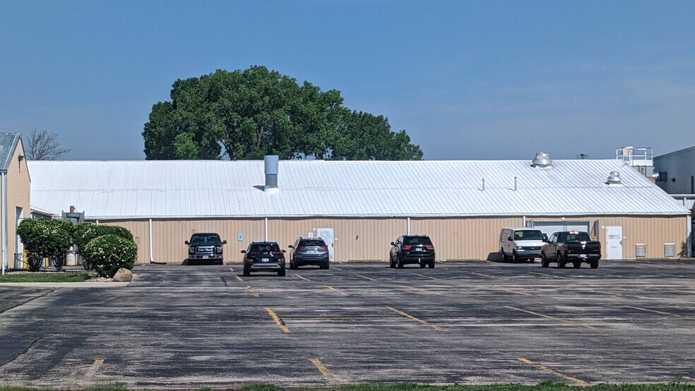 More Photos Of 525 W Rolling Meadows Dr, Fond Du Lac Warehouse For Lease