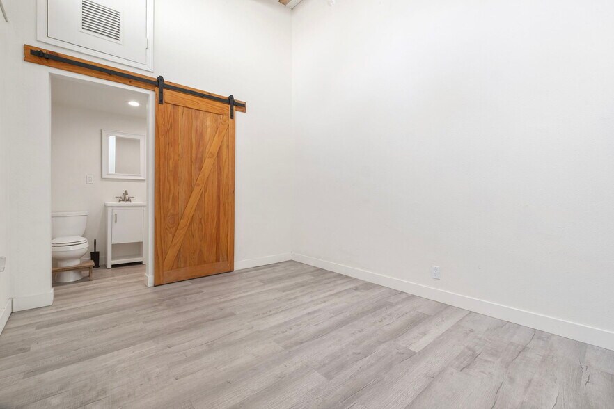 More Photos Of 555 E 3rd St, Long Beach Storefront Retail Residential For Sale