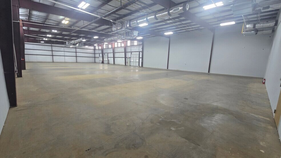 More Photos Of 129 Oakpark Dr, Mooresville Light Manufacturing For Lease