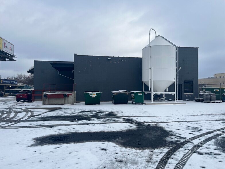 More Photos Of 4055 W Peterson Ave, Chicago Light Manufacturing For Lease