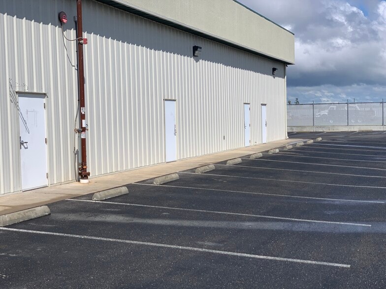 More Photos Of 526 Charity Way, Modesto Warehouse For Lease