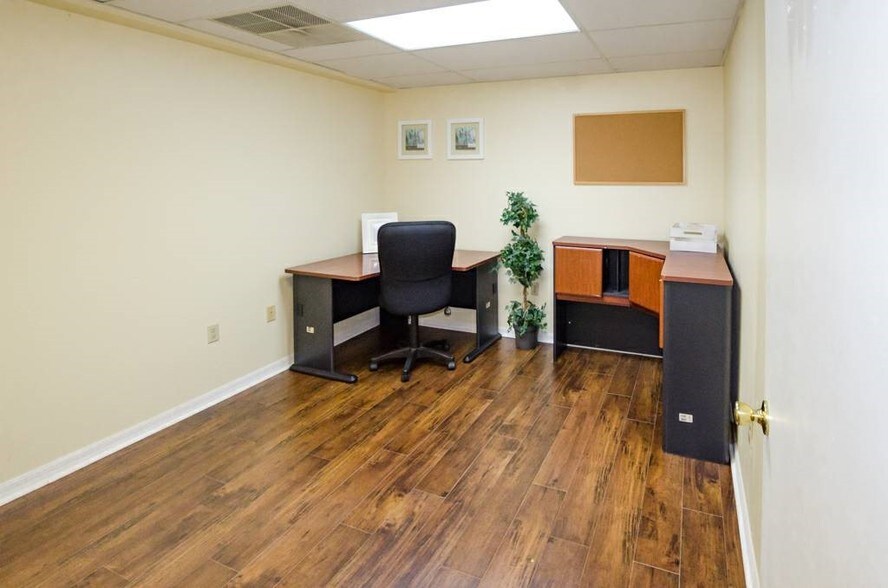 More Photos Of 22 W Monument Ave, Kissimmee Office For Lease