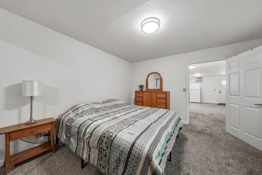 More Photos Of 14420 Lakeshore Dr, Clearlake Office For Sale