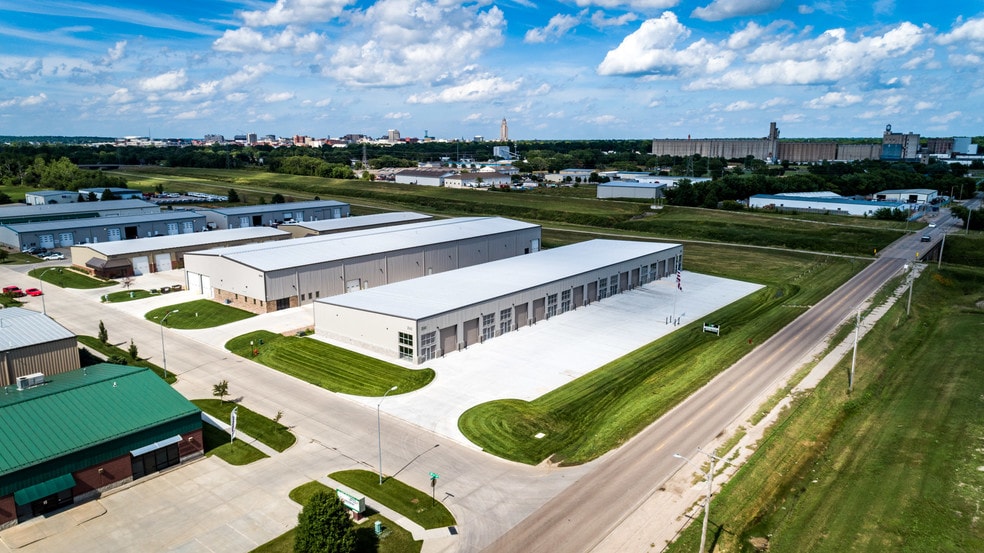 More Photos Of 2040 SW 5th St, Lincoln Distribution For Lease