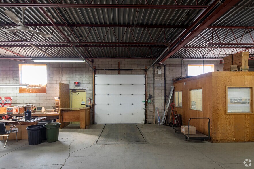 More Photos Of 119-121 Toryork Dr, Toronto Warehouse For Lease