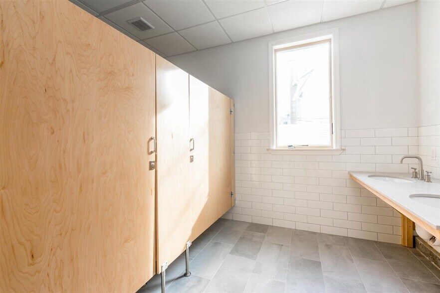 More Photos Of 166 Main St, Port Washington Storefront For Sale