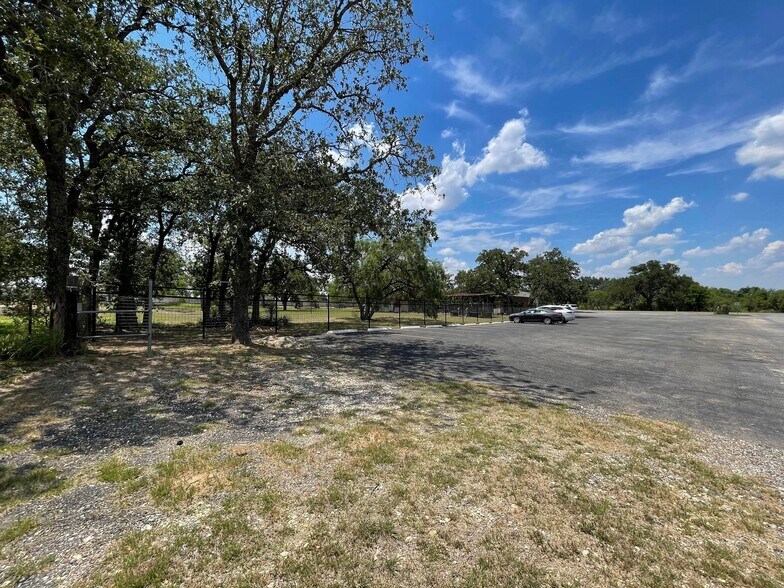 More Photos Of 2239 FM 3432, Adkins Freestanding For Sale