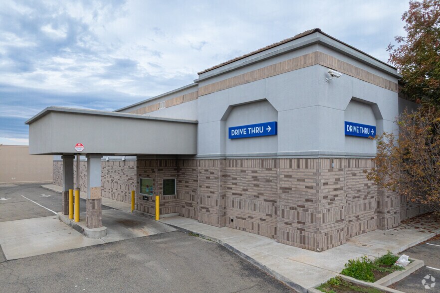 More Photos Of 707 W Lacey Blvd, Hanford General Retail For Sale