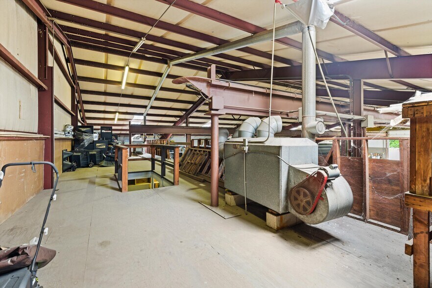 More Photos Of 7968 Libertytown Rd, Berlin Industrial For Sale