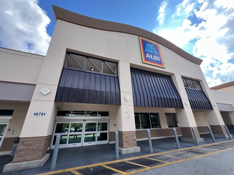 More Photos Of 16719 Fishhawk Blvd, Lithia General Retail For Lease