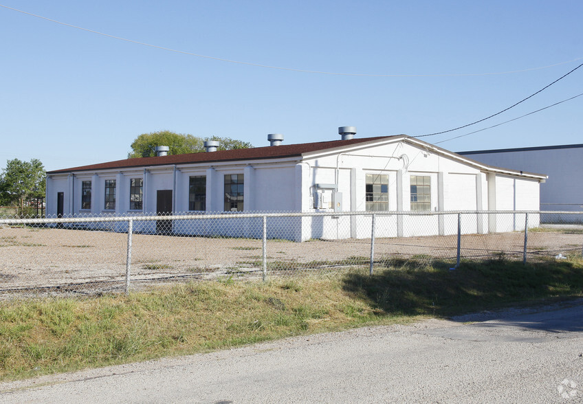 Primary Photo Of 3505 Houston Hwy, Victoria Warehouse For Sale