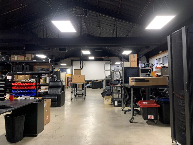 More Photos Of 110 W Providencia Ave, Burbank Flex For Lease