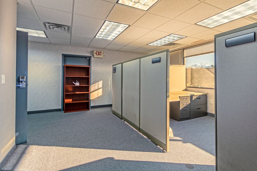 More Photos Of 400 Bayonet St, New London Medical For Lease