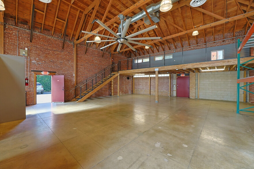 Primary Photo Of 1354-1358 S Grand Ave, Los Angeles Flex For Lease