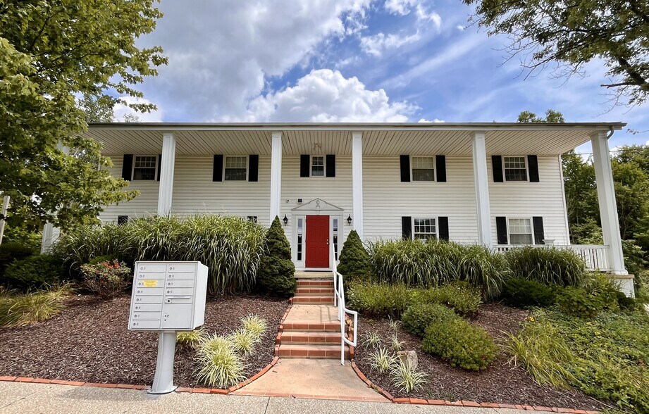 More Photos Of 1265 Ridge Rd, Hinckley Office For Sale