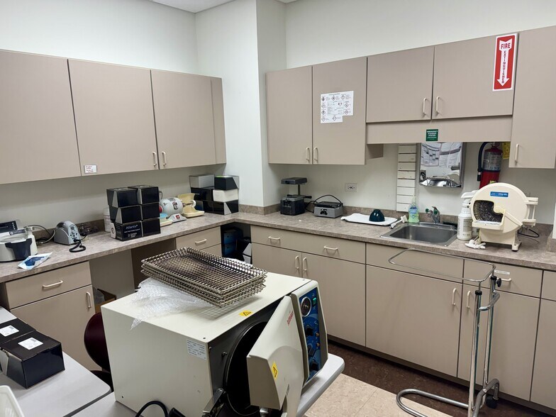 More Photos Of 1991 Wiesbrook Rd, Oswego Medical For Sale