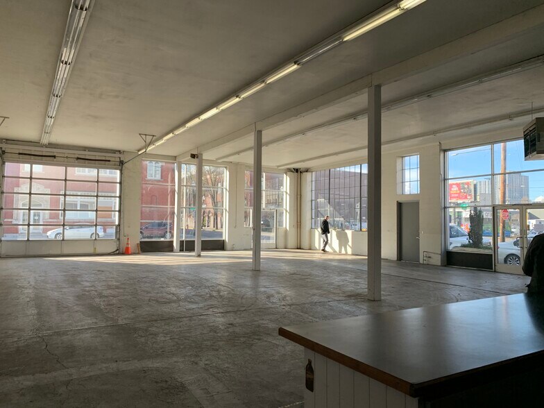 More Photos Of 712 SE 7th Ave, Portland Warehouse For Sale