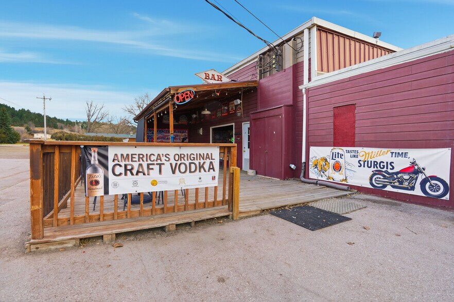 More Photos Of 1401 Laurel St, Whitewood Restaurant For Sale