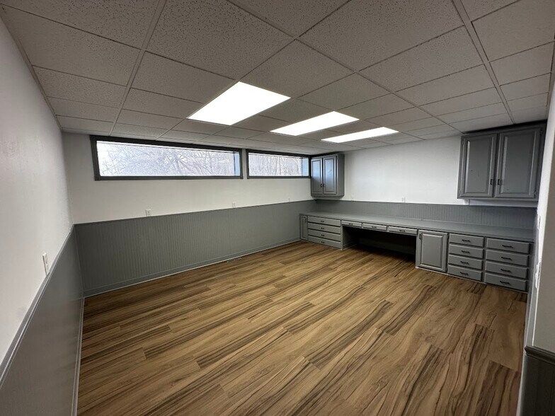 More Photos Of 2852 N Biagio, Ozark Office For Lease