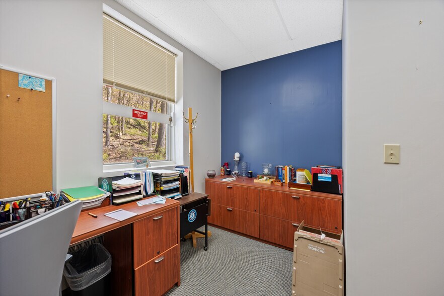 More Photos Of 19 Lunar Dr, Woodbridge Medical For Lease